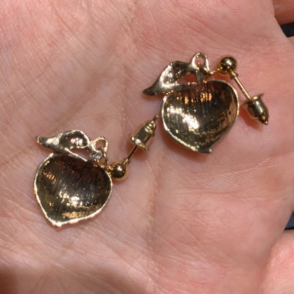 NWT Peaches earrings in yellow gold color setting - Picture 7 of 7